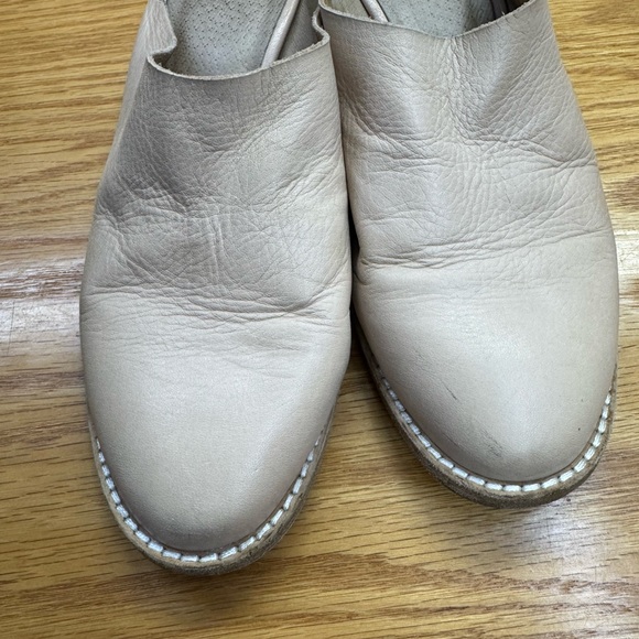 Eileen Fisher Women's Tan Leather Mules - Picture 2 of 5